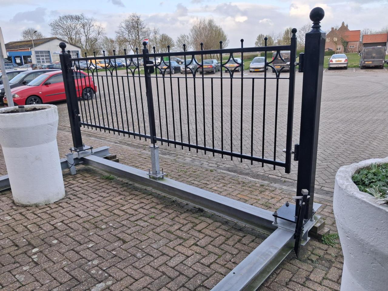 Smeedijzeren poort te koop