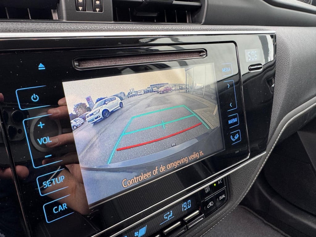 Toyota Auris 1.8 hybrid lease pro