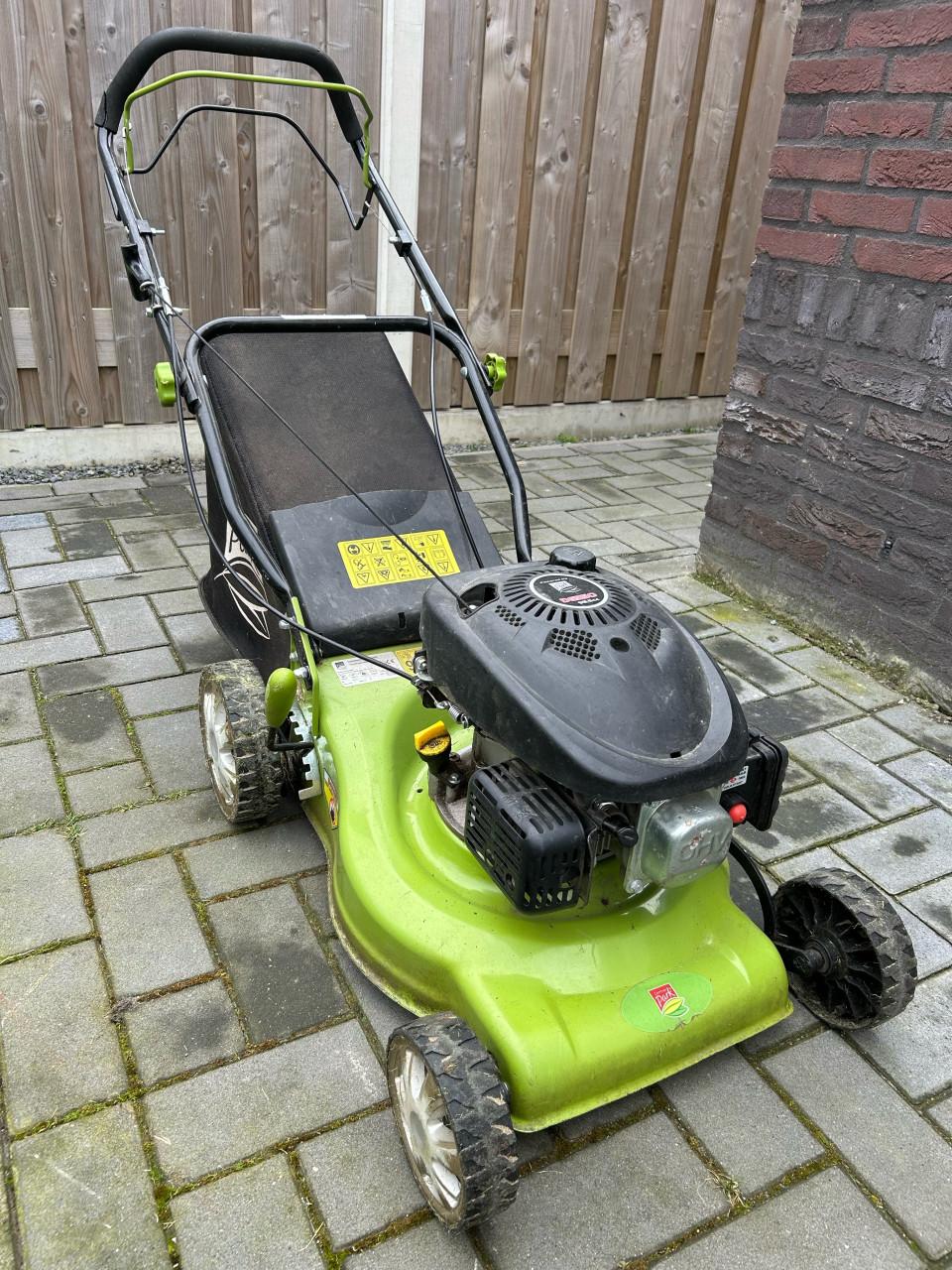 Krachtige Central Park Benzine Grasmaaier | loopt goed !