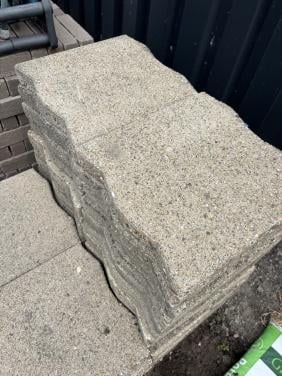 Betontegels grijs 42 stuks (Gratis)