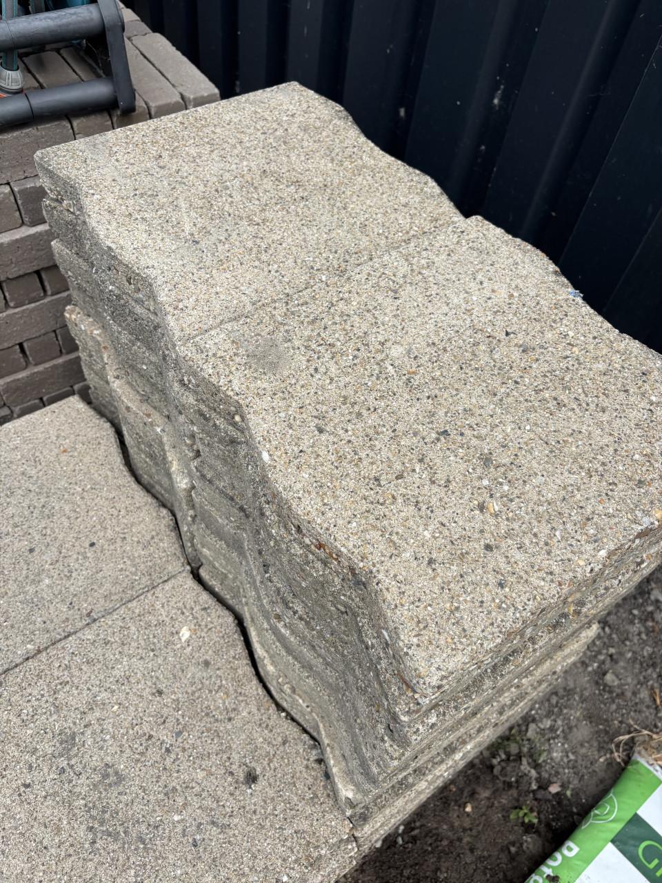 Betontegels grijs 42 stuks (Gratis)
