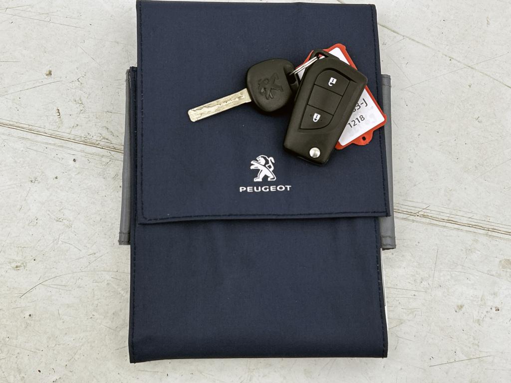 Peugeot 108 72 pk active top! cabrio | rijklaar | lederen bekleding | airco