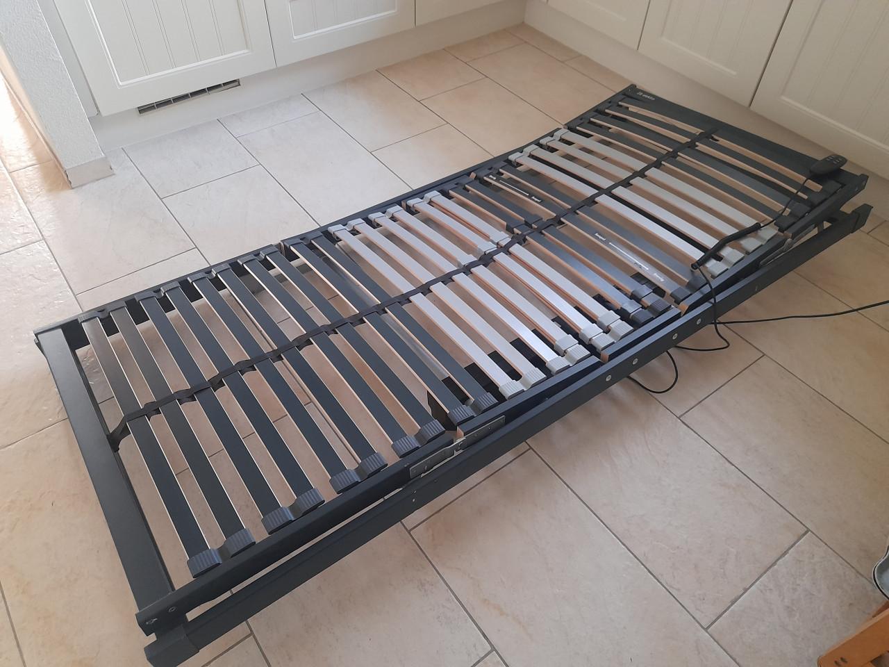 Elektrisch verstelbare Lattenbodem 90 x200 (in goede nette staat )