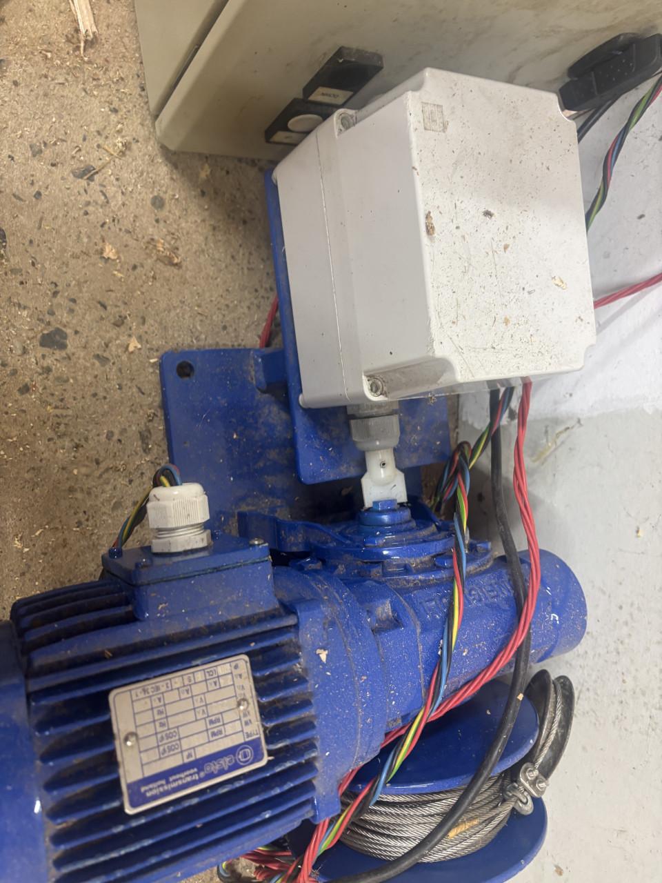 Elektrische takel/lier met vertraging en bedieningspaneel