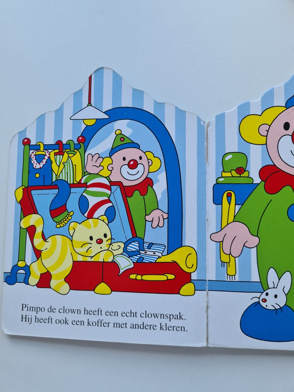 3 voorleesboekjes,  dieren, zelf aankleden en clown samen €2,50