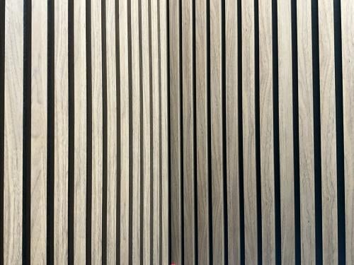2 Akoestische lattenwand / houten wandpanelen grijs bruin eiken