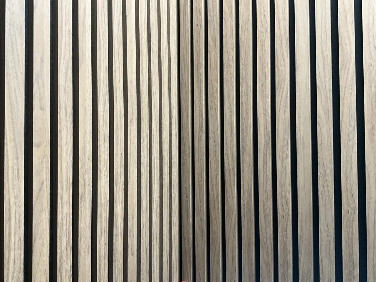 2 Akoestische lattenwand / houten wandpanelen grijs bruin eiken