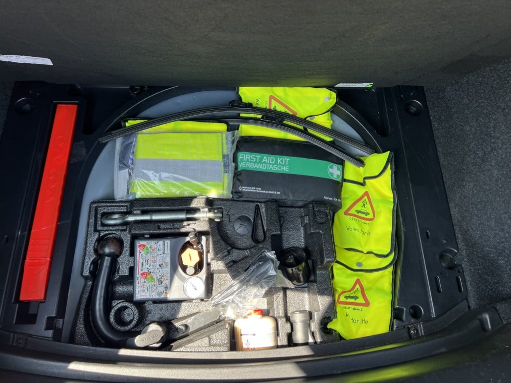 Volvo V40 t3 153pk nordic+sport| standkachel| trekhaak| navi| r-design