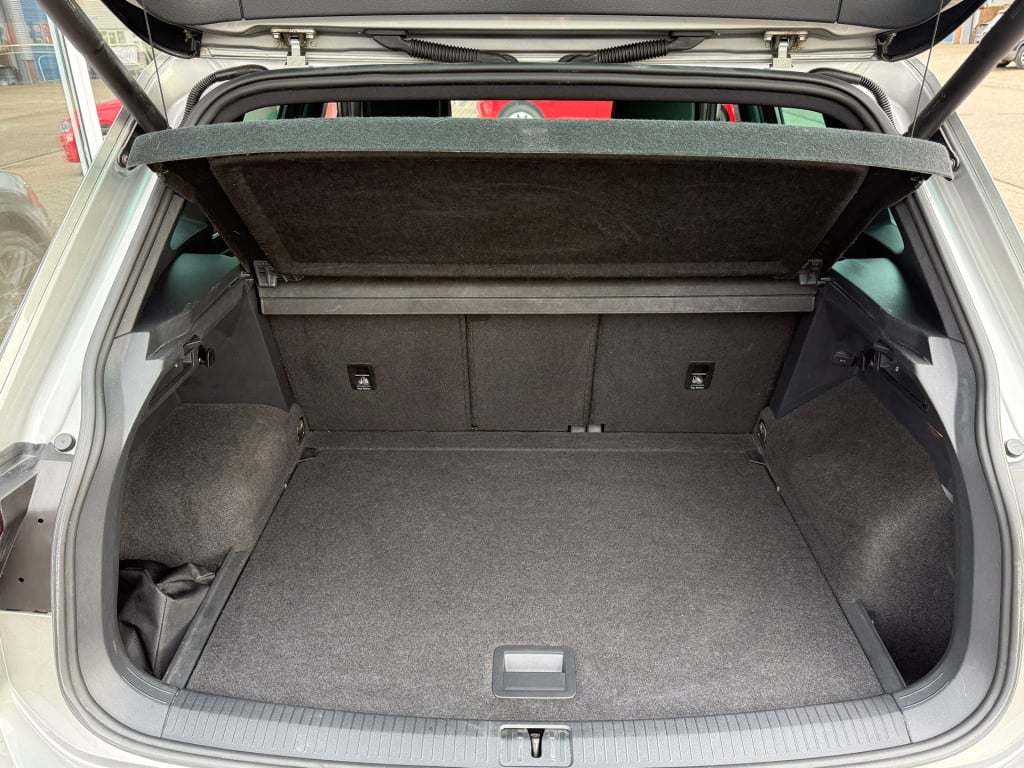 Volkswagen Tiguan 1.4 tsi connected series r line