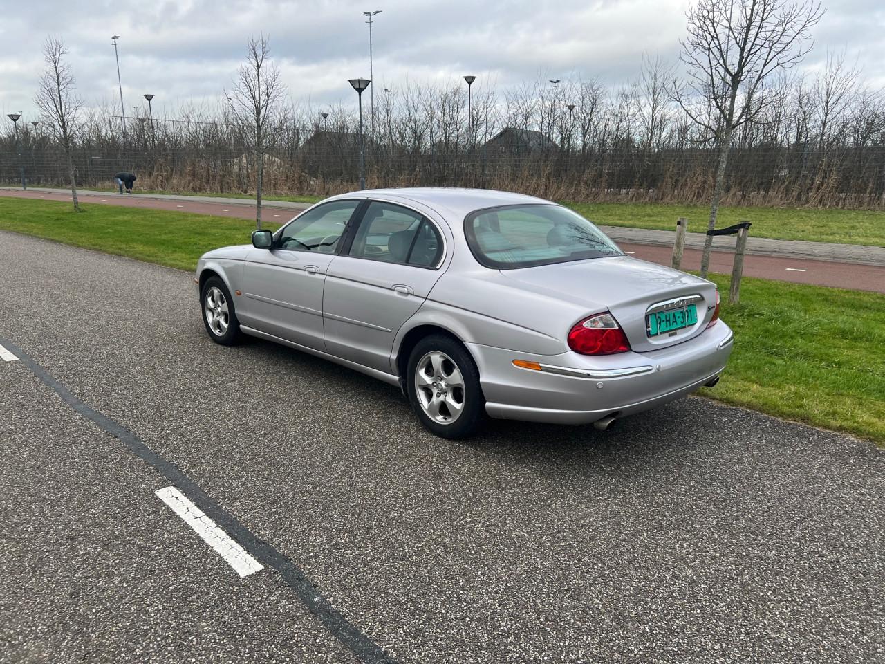 Unieke Jaguar S Type uit 2000 met slechts 131.000 km