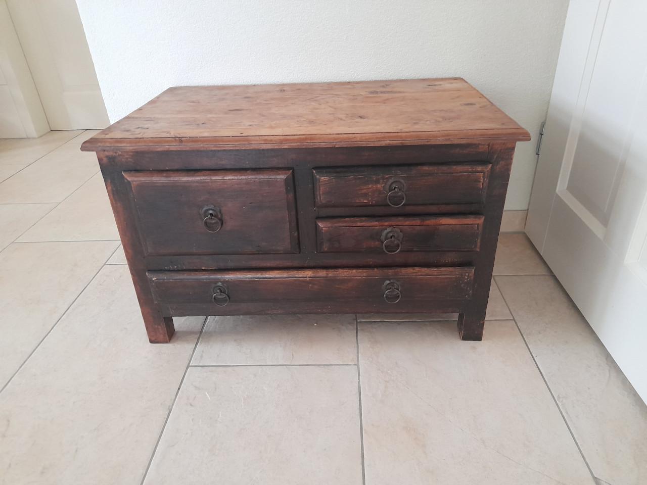 Antiek kastje  72 x 45 x 44H ( in goede staat )