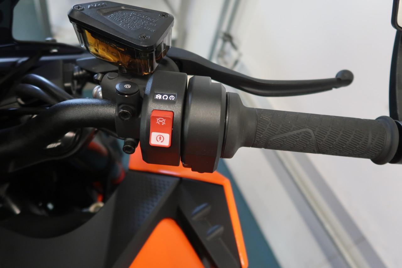 KTM 990 Duke 2024 in nieuwstaat slecht 1900km