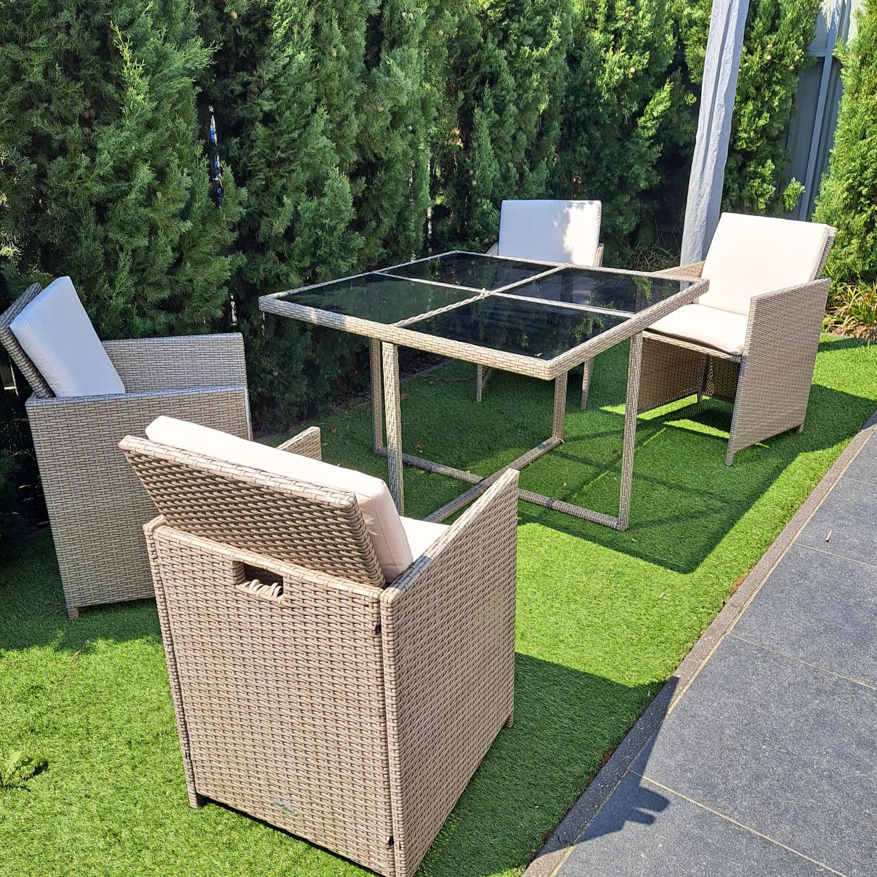 Tuinset  v/a     80    EURO