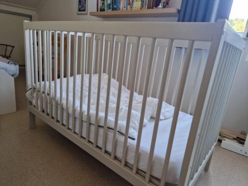 Babybedje (wit) met matrasje en dekbed