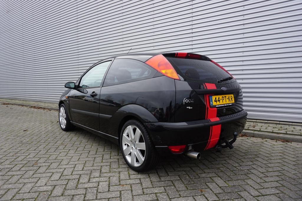 Ford Focus 1.6-16v futura climate / elektr. ramen / trekhaak / lm velgen /