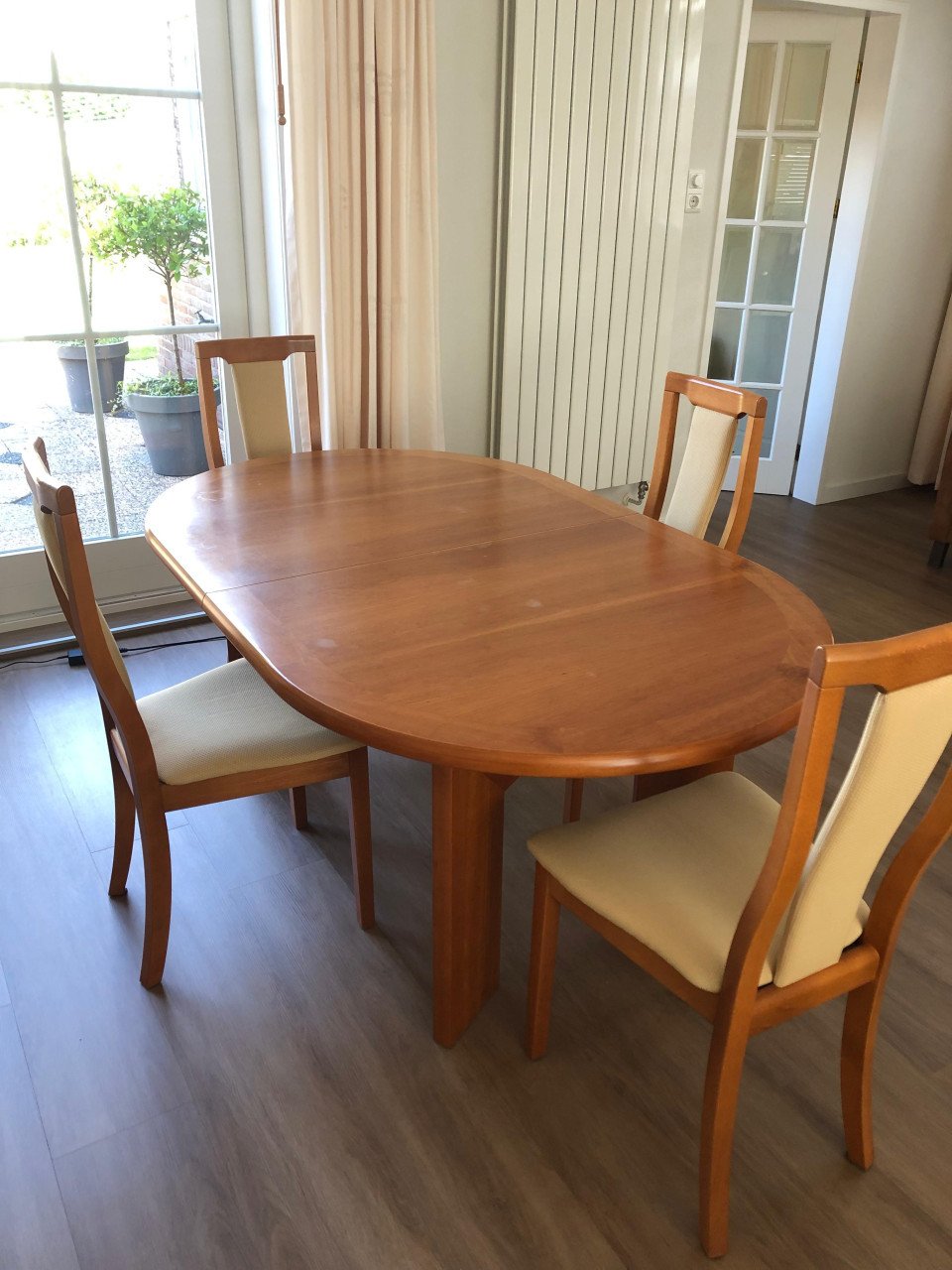 Meubel set, dressoir/tafel/stoelen