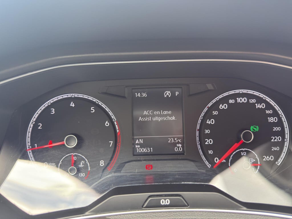 Volkswagen T-roc 1.5 tsi style dsg navigatie | two tone | parkeer v+a | aut