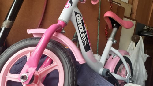 3 x Kinderfietsjes 16 inch / 12 inch & 10 inch & 2 x Loopfietsjes