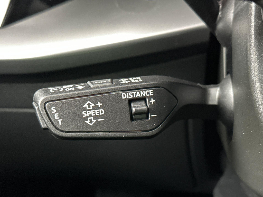 Audi A3 sportback 40 tfsi e s-line pano matrix camera acc lane
