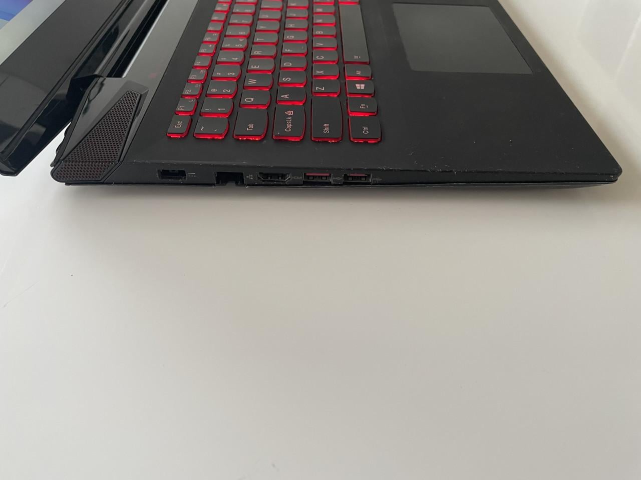 Game laptop met i7 processor en Office & Muis