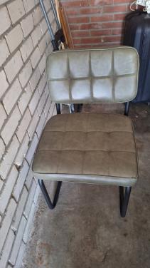 4 eetkamerstoelen samen €50