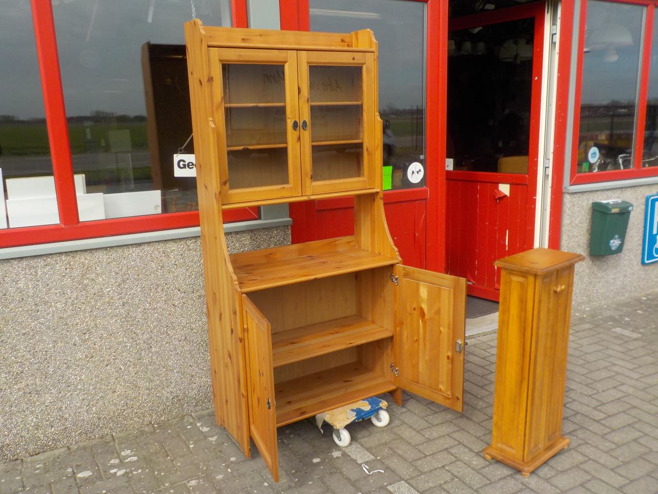 Massief grenen kast in zeer goede staat