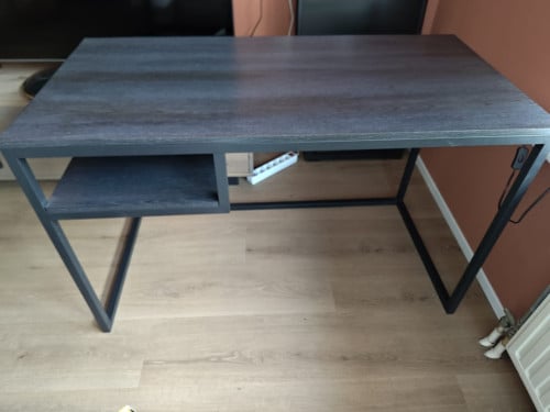 ZWART BUREAU/ WERKTAFEL