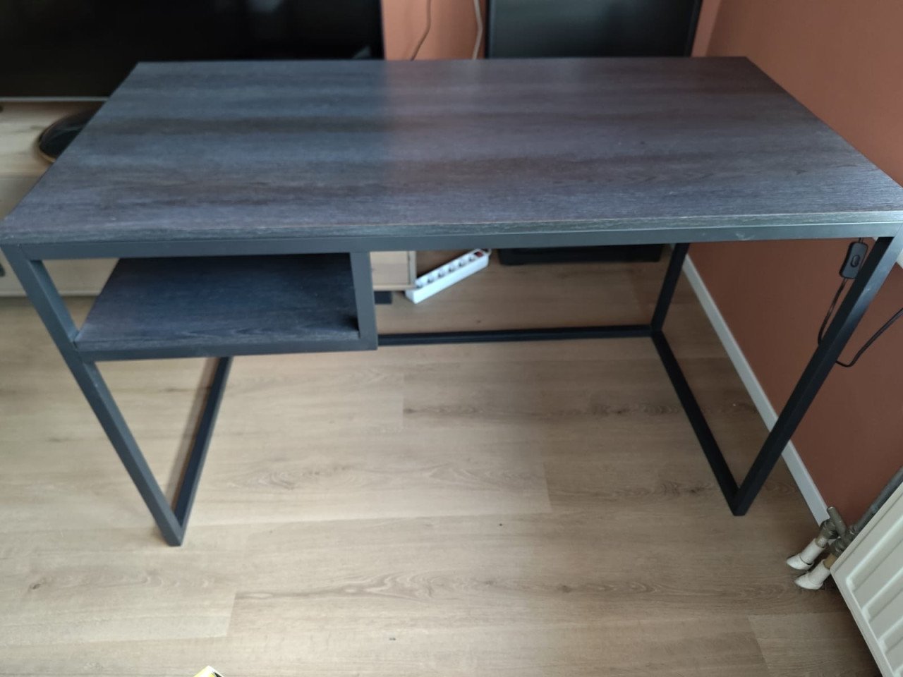 ZWART BUREAU/ WERKTAFEL