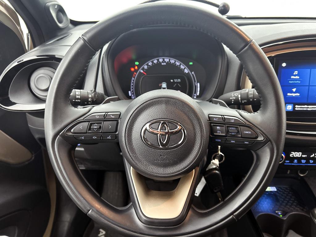Toyota Aygo x 1.0 vvt-i s-cvt envy automaat | navigatie | jbl soundsystem |