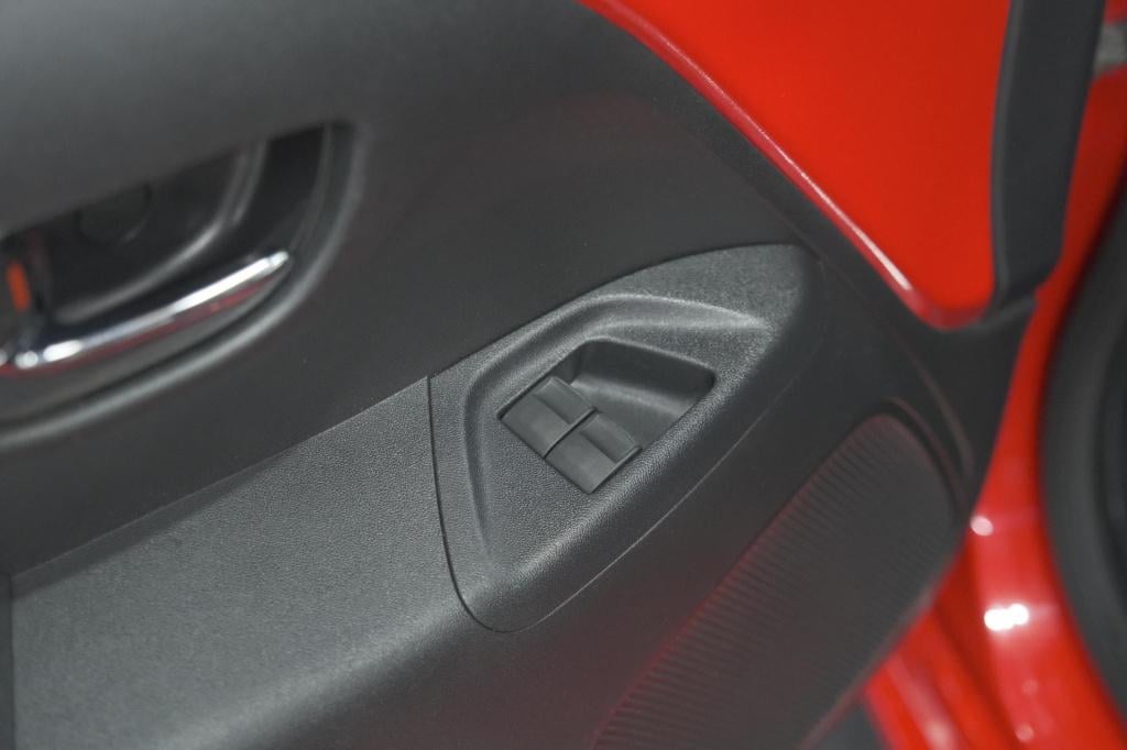 Toyota Aygo 1.0 vvt-i x-play | camera | airconditioning | allseasonbanden