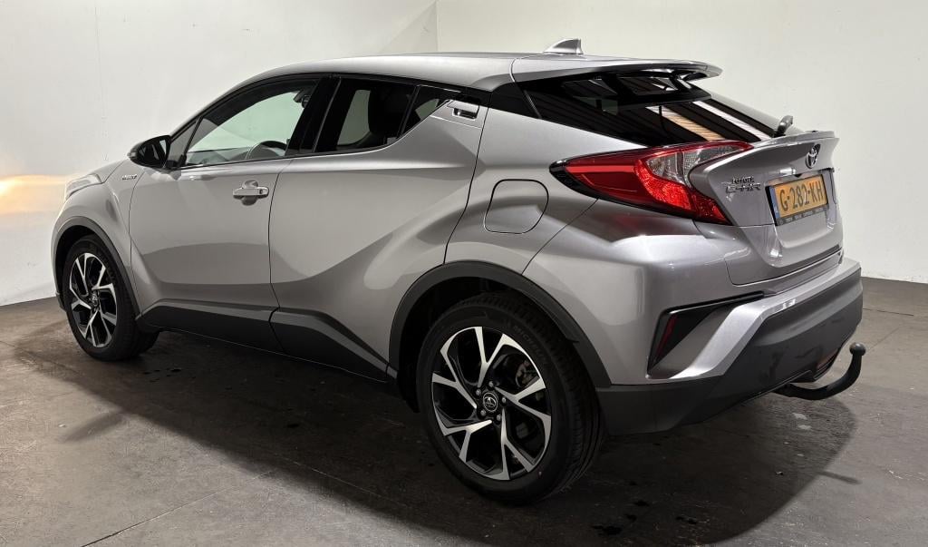 Toyota C-hr 1.8 hybrid dynamic | navi | camera | trekhaak |