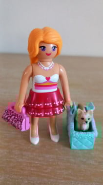 Playmobil dame met tasje en hondje setnr 70241