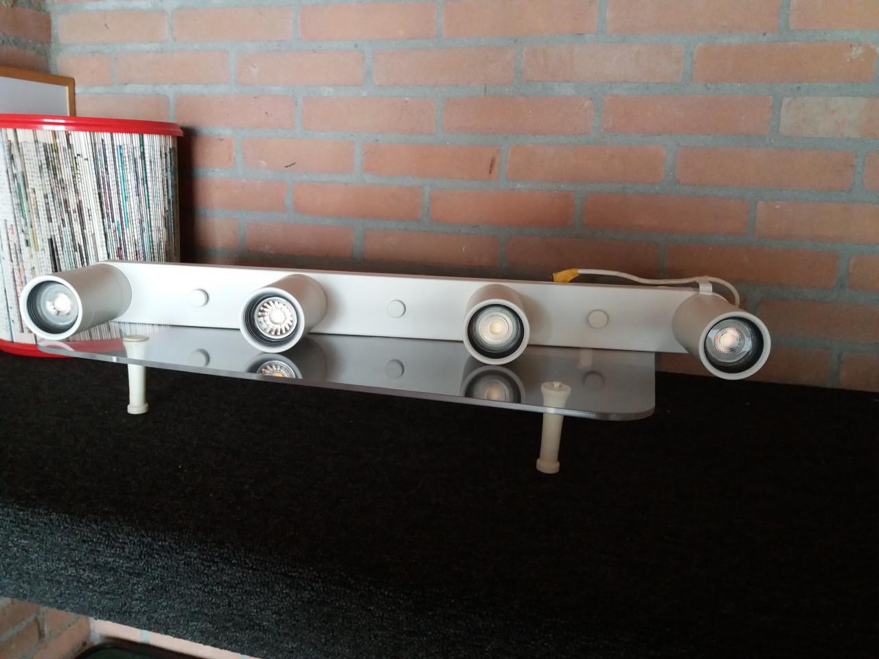 Antieke-Olielamp , Delfs-Blauwe Bordjes , Foto-Lijstjes  etc