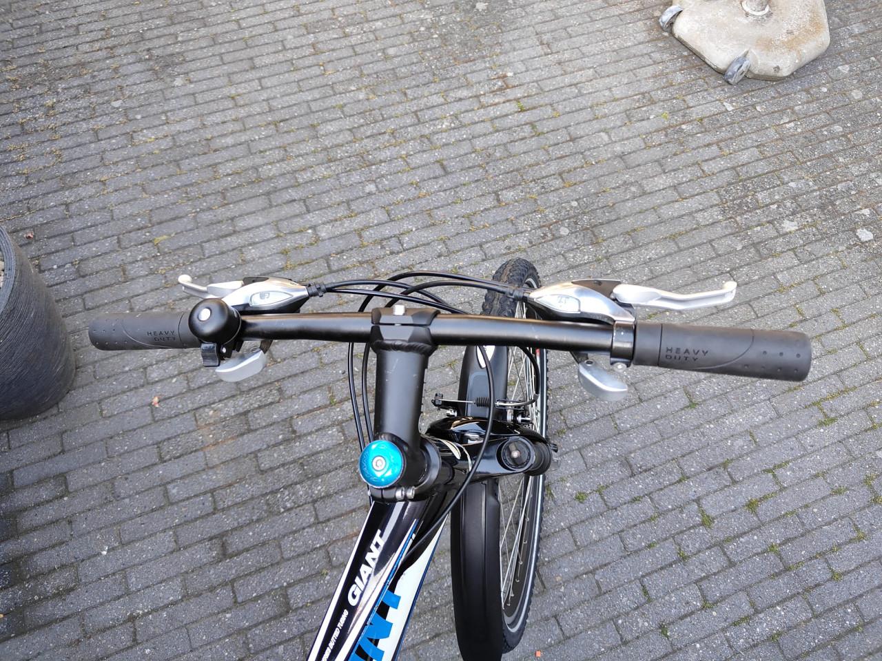 Giant Revel 26 inch mountainbike framemaat S 40 cm deore