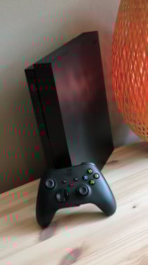 Xbox One X 1tb + controller