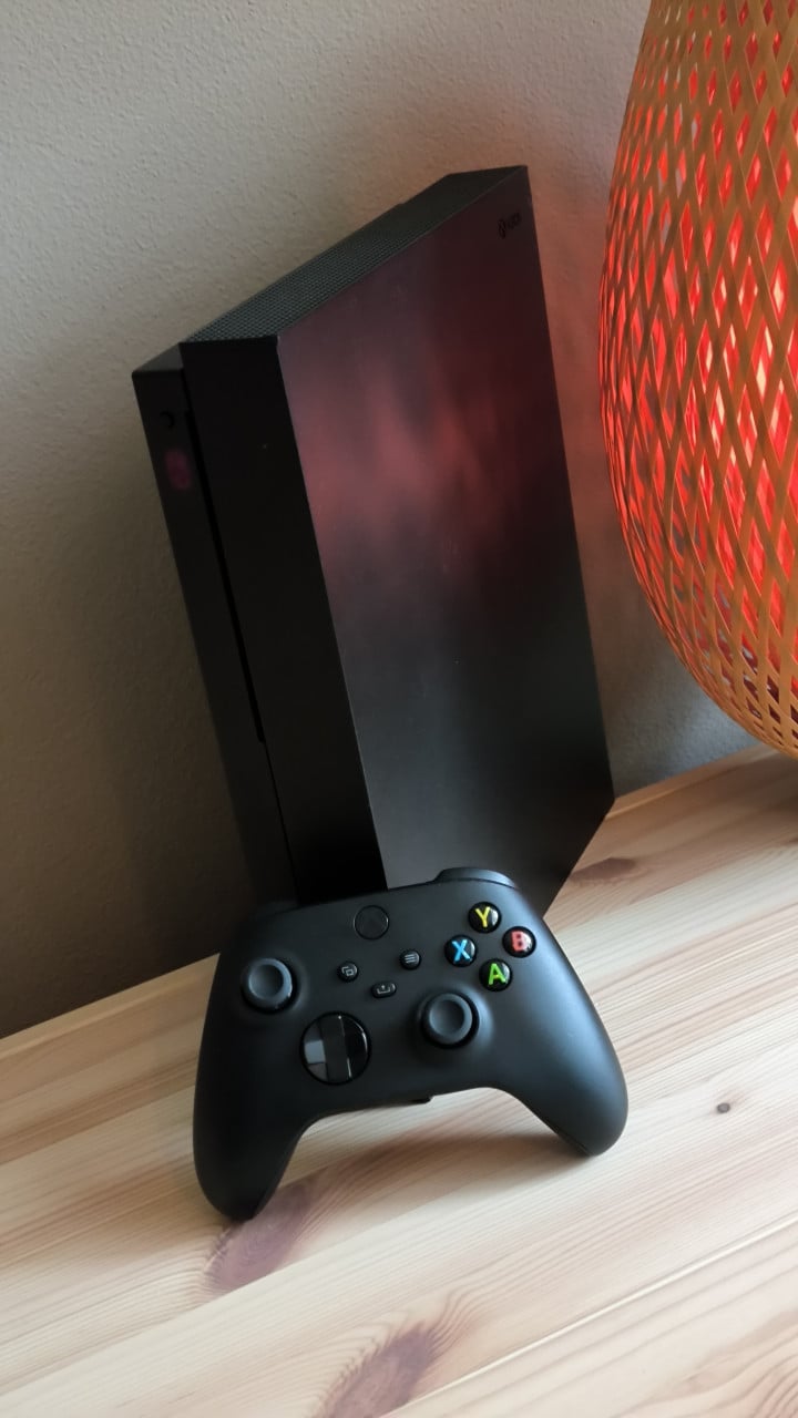 Xbox One X 1tb + controller