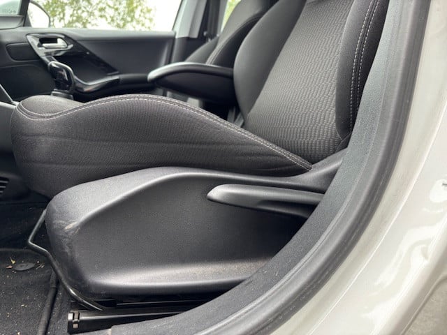 Peugeot 208 blue lion 1.2 pt-82pk 5d navigatie&bluetooth&apple carplay&andr