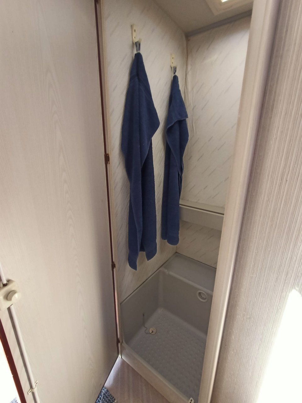 Gezinscaravan Knaus Sudwind 1990 met voortent en vast bed