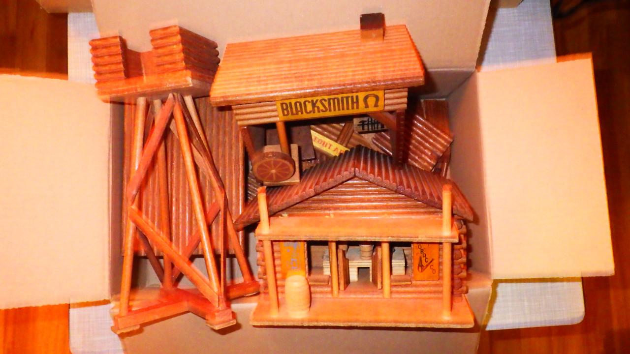 Huisjes voor modelspoorbaan en houten bouwpakket