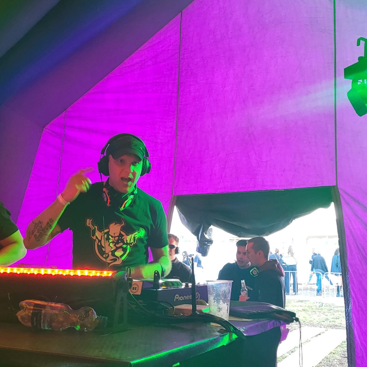 DJ nodig? DJ Scarneck staat voor je klaar!