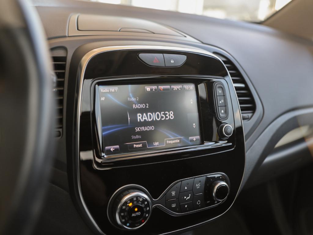 Renault Captur 1.3 tce 150pk intens automaat | panoramadak | trekhaak | nav