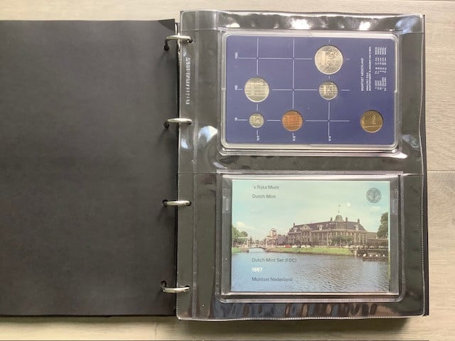 Nederland , FDC jaarsets periode 1982 t/m 2001 in album.