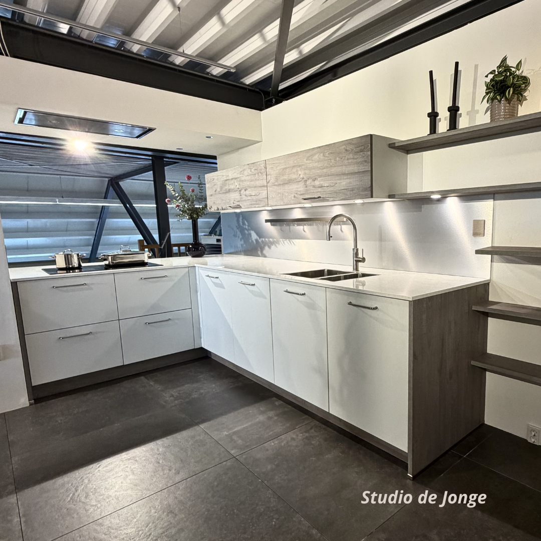 Showroom uitverkoop bij Studio de Jonge – Showroomkeuken te koop
