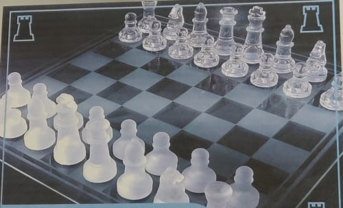 Schaakspel en 2 andere spellen van glas