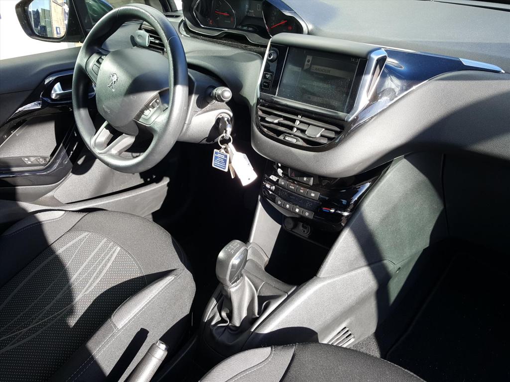 Peugeot 208 1.2 vti 82pk 5d envy navigatie | cruise & climate control | par