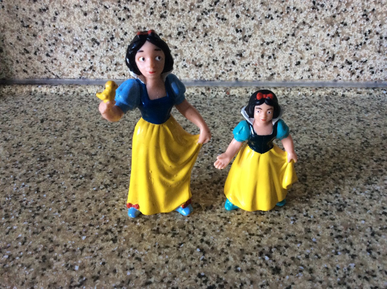 Verschillende Disney figuurtjes.     BULLYLAND.  Handpainted.