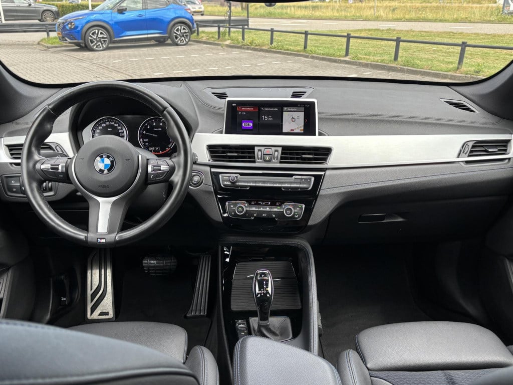 BMW X1 sdrive18i high executive m sport | trekhaak afneembaar | sportstoele
