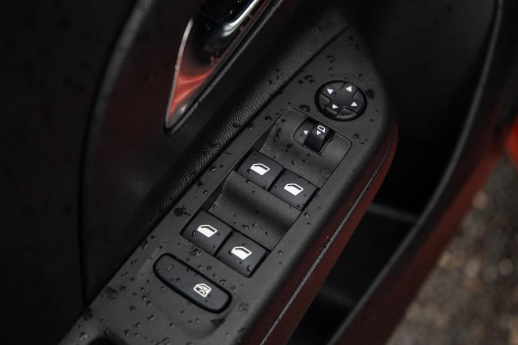 Opel Corsa 1.2 turbo automaat / carplay / camera / dealer auto