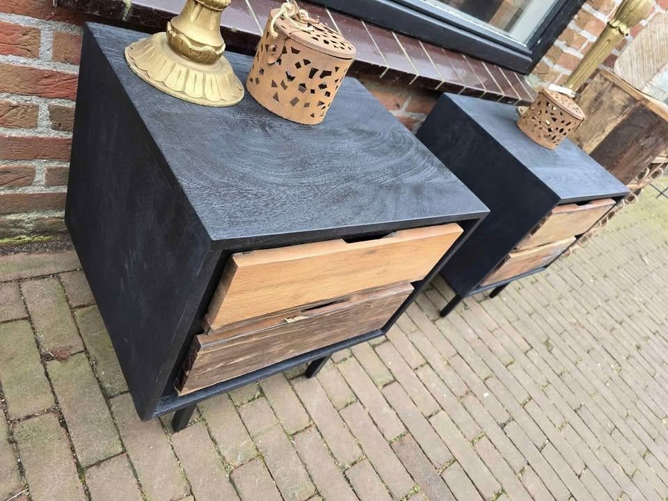 NACHTKASTJES OLD WOOD GREEPLOOS STRAK EN INDUSTRIEEL, KOM ZE BEKIJKEN BIJ