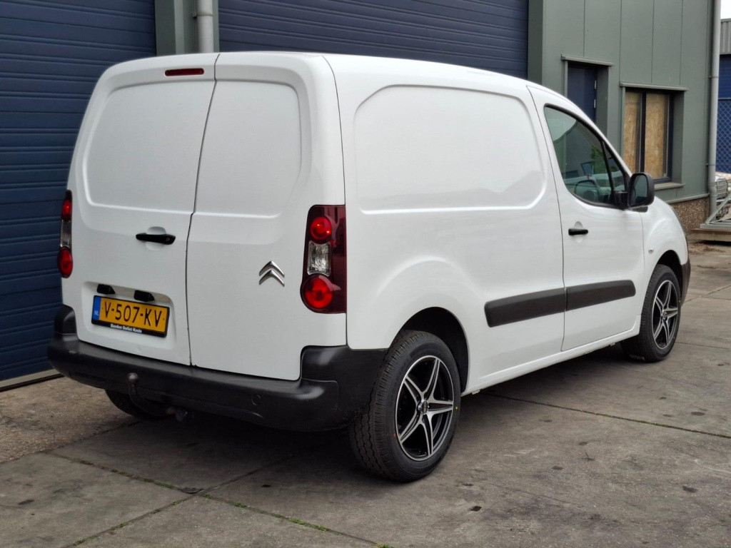 Citroen Berlingo 1.6 bluehdi 75 comfort airco / kasten inrichting / trekhaa